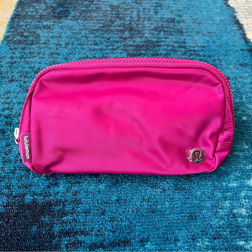 LuLuLemon Wild Berry Belt Bag (1L)